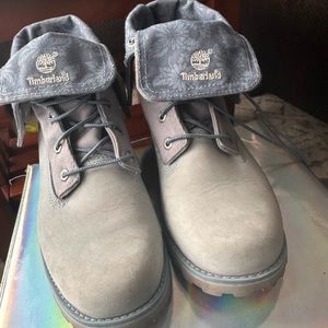 Timberlands Size 6 with floral design 🌼